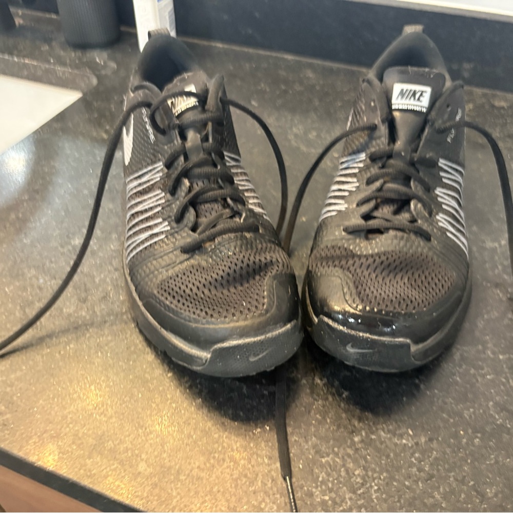 Nike Men's Black and White Athletic Shoes